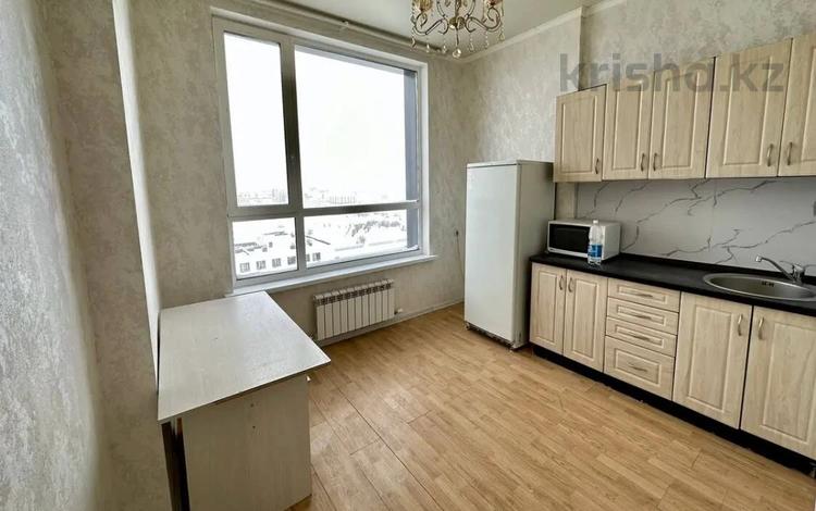 1-комнатная квартира, 35 м², 18/18 этаж, Нажимеденова — Горячая цена