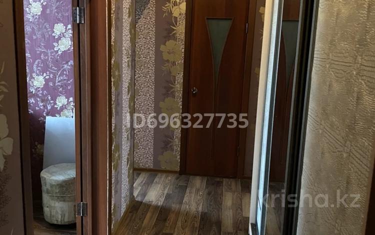 2-бөлмелі пәтер, 60 м², 1/5 қабат, Едыге би — Пединститут, бағасы: 30 млн 〒 в Павлодаре — фото 2