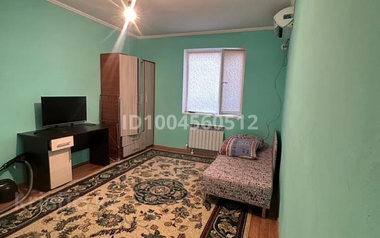 1-бөлмелі пәтер · 50 м², мкр Сарыкамыс, Гаухартас — Гаухартас 1-этажный дом. Сарқамыс жақта орналасқан., бағасы: 120 000 ₸ в Атырау — фото 2