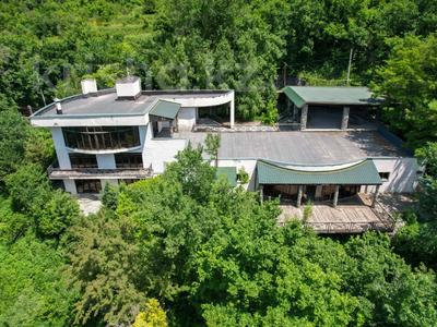 Отдельный дом · 4 комнаты · 811.4 м² · 105.8 сот., Конил Толкыны за 708.5 млн 〒 в Алматы, Медеуский р-н