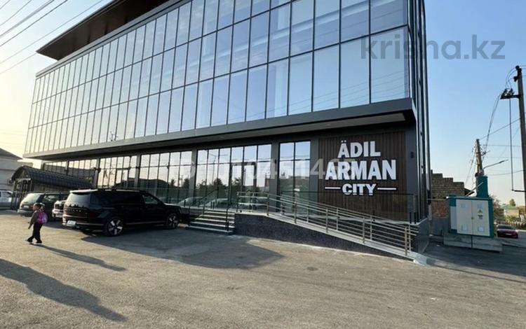 Свободное назначение, офисы, магазины и бутики, общепит, медцентры и аптеки, развлечения · 2267 м² за 850 млн 〒 в Шымкенте, Абайский р-н — фото 2