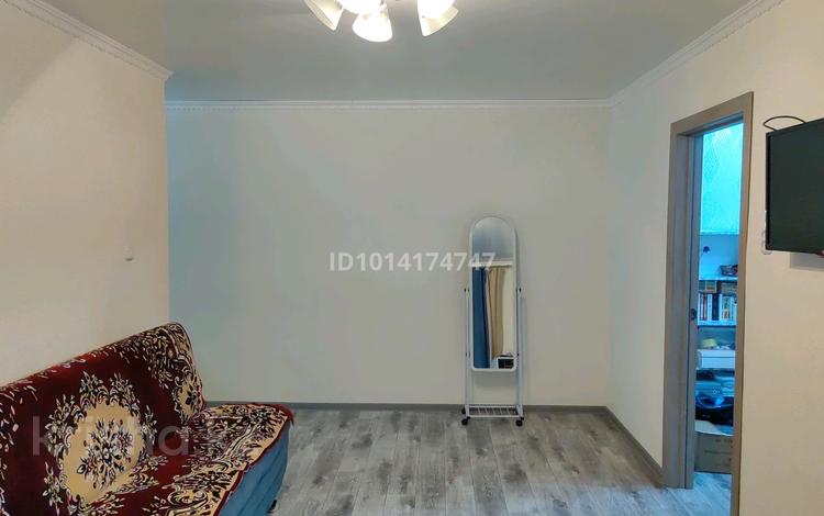 3-комнатная квартира · 48 м² · 5/5 этаж, 3-мкр 1-дом за 8.1 млн ₸ в Абай — фото 2
