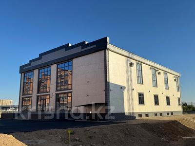 Свободное назначение, офисы, магазины и бутики, склады, общепит, салоны красоты, медцентры и аптеки, образование, развлечения, кабинеты и рабочие места, студии · 560 м² за ~ 2.1 млн 〒 в 