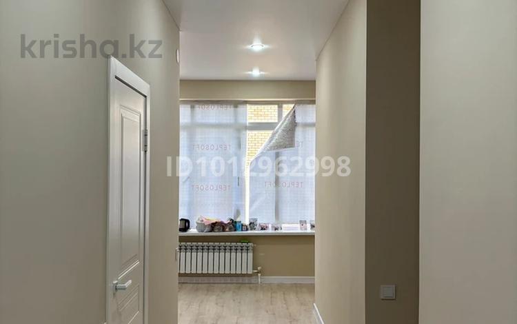 4-комнатная квартира · 64 м² · 7/10 этаж, мкр Центральный, Абая 26, 26/1, 26/2, 26/3 за 36 млн ₸ в Атырау — фото 2