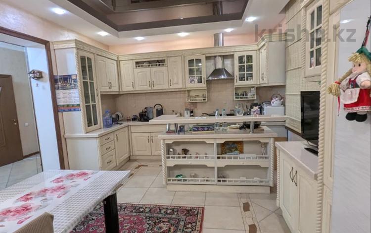 Отдельный дом · 6 комнат · 370 м² · 5 сот., мкр Новый Город, Печугина — Улица Пичугина / Улица Гоголя за 124.5 млн 〒 в Караганде, Казыбек би р-н — фото 7