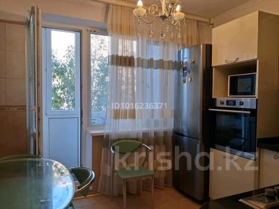 2-комнатная квартира · 52.5 м² · 3/5 этаж, Авангард 4 мкр 18 за 180 000 ₸ в Атырау, мкр Авангард-4
