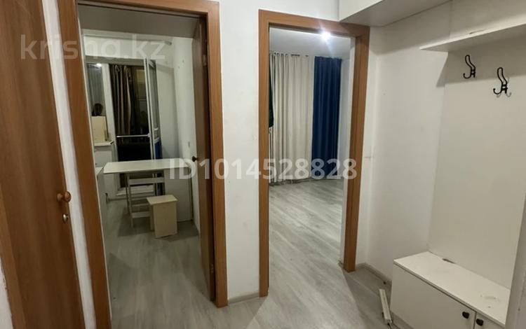 1-комнатная квартира · 35 м² · 2/5 этаж, мкр Уркер Е-18 за 200 000 ₸ в Астане, Нура р-н — фото 2