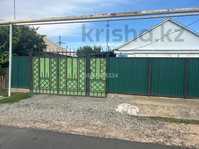 Продажа домов и дачи в Жетысу обл.: Отдельный дом · 4 комнаты · 150 м² · 10 сот., Маметова 56 — 10 улица за 15 млн 〒 Отдельный дом · 4 комнаты · 150 м² · 10 сот., Маметова 56 — 10 улица за 15 млн 〒 в Балпыке Би