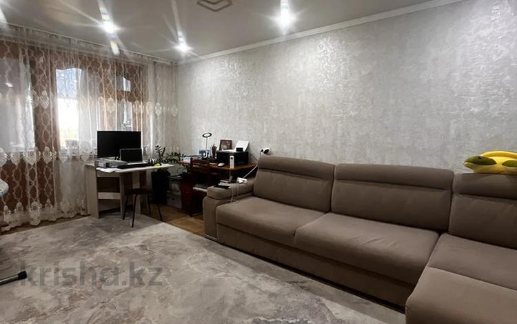 2-комнатная квартира · 50.4 м² · 9/9 этаж, мкр Кунаева 11 за 15.5 млн ₸ в Уральске — фото 2