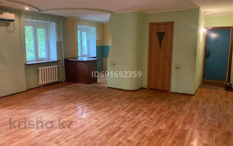 2-комнатная квартира, 63 м², 2/5 этаж, Павлова 13 за 17.5 млн 〒 в Павлодаре — фото 2
