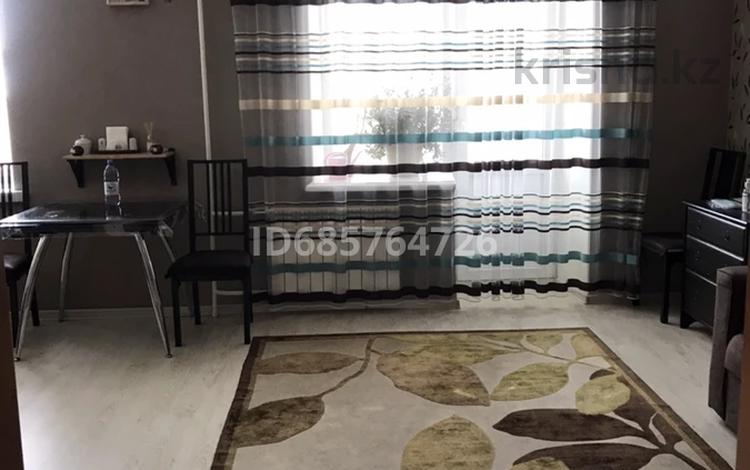 2-бөлмелі пәтер, 55 м², 3/5 қабат ай сайын, Чехова 55, бағасы: 250 000 〒 в Усть-Каменогорске — фото 2