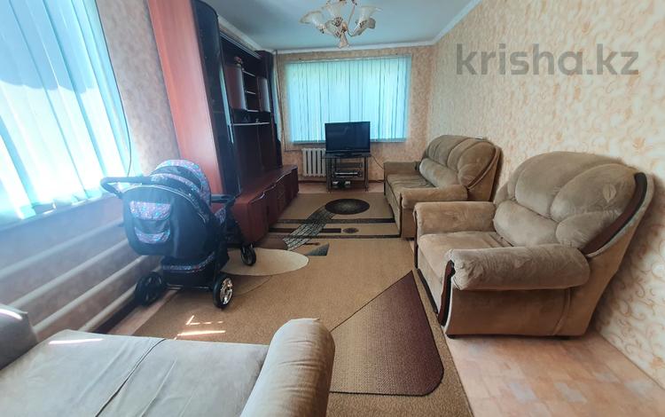 3-комнатная квартира, 52 м², 4/5 этаж помесячно, Абая 78 за 60 000 〒 в Темиртау — фото 2