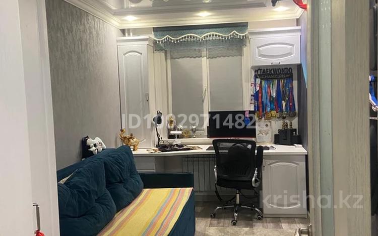 3-комнатная квартира · 60.5 м² · 4/5 этаж, 4 мкр 14 дом за 23 млн ₸ в Аксае — фото 2
