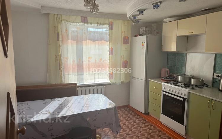 3-бөлмелі пәтер · 64 м² · 4/5 қабат, 12-шағынаудан 44, бағасы: 13 млн ₸ в Караганде, Алихана Бокейханова р-н — фото 3