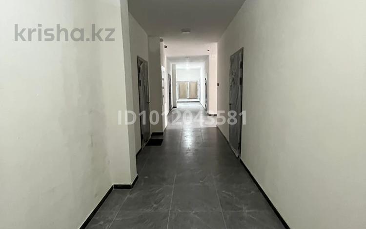 2-бөлмелі пәтер · 56.8 м² · 4/6 қабат, мкр Нуркент 9, бағасы: 35 млн ₸ в Алматы, Алатауский р-н — фото 2