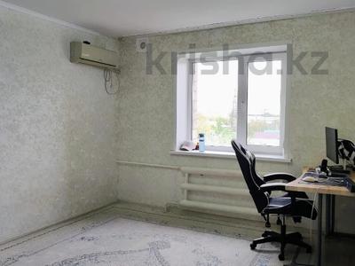 3-комнатная квартира · 53 м² · 5/5 этаж, Жаксыгулова за 10 млн 〒 в Уральске