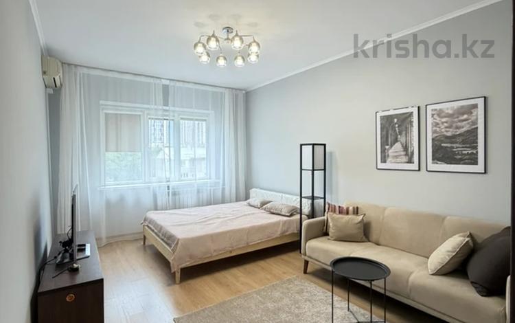 1-комнатная квартира · 45 м² · 6/9 этаж, мкр Алмагуль 27 за 300 000 ₸ в Алматы, Бостандыкский р-н — фото 2