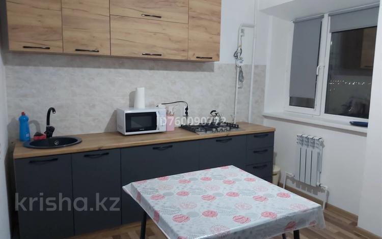 2-бөлмелі пәтер · 54 м² · 7/9 қабат, 10 микрорайон 18 — 6 школа, ФОК, бағасы: 17.5 млн ₸ в Аксае — фото 2