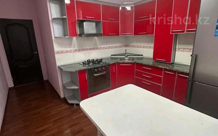 2-комнатная квартира · 58 м² · 4/5 этаж, мкр Аксай-4 за 280 000 ₸ в Алматы, Ауэзовский р-н — фото 2