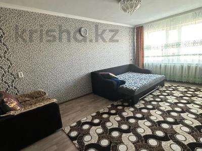 2-бөлмелі пәтер · 49 м² · 1/5 қабат, Строителей 26, бағасы: 8.5 млн ₸ в Аксу