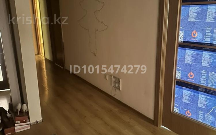 3 бөлме · 95 м² · 8/13 қабат, Кабанбай батыр 5/1, бағасы: 80 000 ₸ в Астане, Нура р-н — фото 2