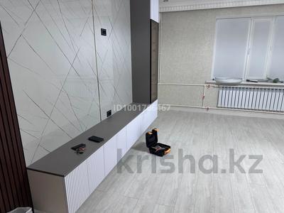 3-бөлмелі пәтер · 98 м² · 2/5 қабат, Пр.Сатпаева 104/3, бағасы: 50 млн ₸