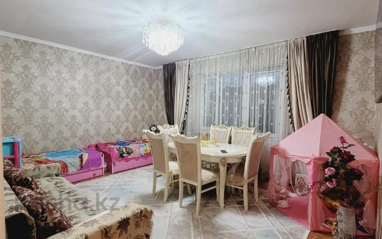 2-комнатная квартира, 65 м², 4/6 этаж, мкр Кокжиек за 30.5 млн 〒 в Алматы, Жетысуский р-н — фото 2