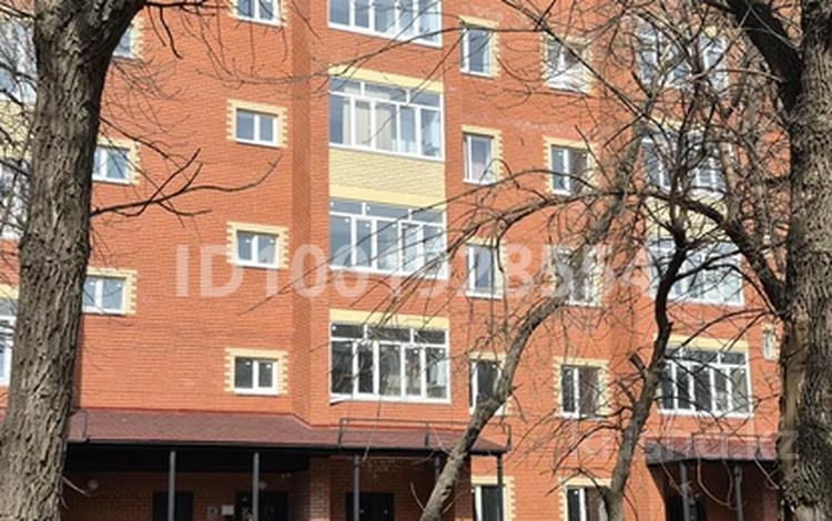 1-бөлмелі пәтер · 46 м² · 8/9 қабат, Молдагулова 15 — Курмангазы, Исаева, бағасы: 16 млн ₸ в Уральске, мкр Школьник — фото 2
