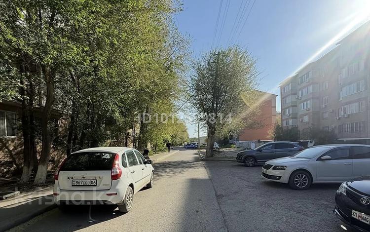 3-комнатная квартира · 61.3 м² · 1/5 этаж, Зейнолла Гумарова 9 за 14.3 млн ₸ в Атырау, мкр Авангард-4 — фото 8