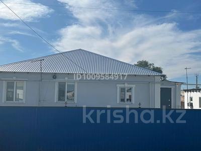 Отдельный дом · 4 комнаты · 120 м² · 12 сот., мкр Аксай, Бибитшилик — Аксай емес Акжар 1 ауылы за 23 млн ₸ в Атырау