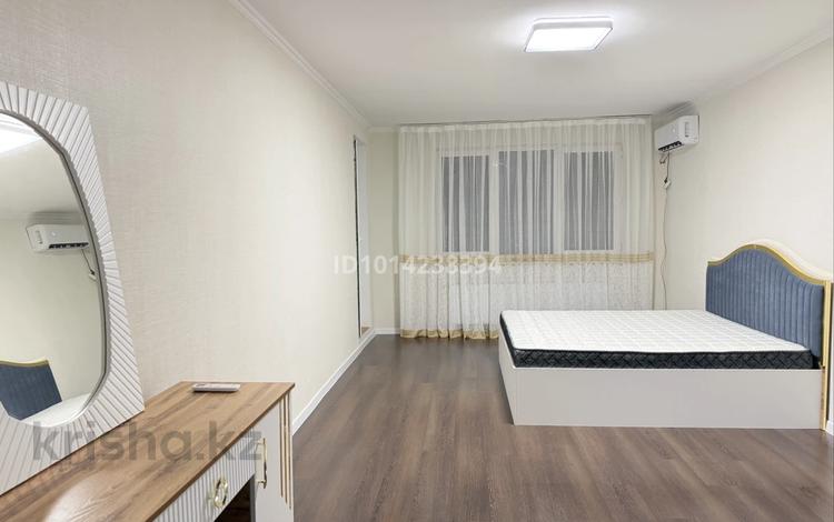 2-комнатная квартира · 70 м² · 2/18 этаж, мкр Тастак-3 167 за 280 000 ₸ в Алматы, Алмалинский р-н — фото 10