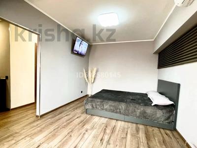 Аренда квартир посуточно в Алматы: 1-комнатная квартира · 35 м² · 3/9 этаж, Кунаева 49 — Жибек Жолы за 14 000 〒 1-комнатная квартира · 35 м² · 3/9 этаж, Кунаева 49 — Жибек Жолы за 14 000 〒 в Алматы, Медеуский р-н