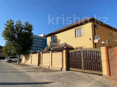Отдельный дом · 6 комнат · 340 м², мкр Ак Шагала, Дауылпаз — Парк победы р/н Пешеходного моста за 1.2 млн 〒 в Атырау