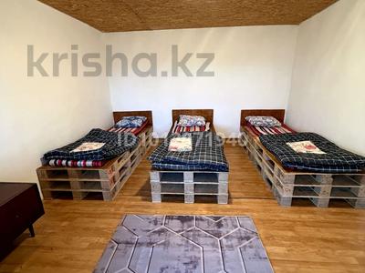 Дом · 4 комнаты · 40 м², Карабая мусабайая 42б за 3 000 ₸ в Бурабае