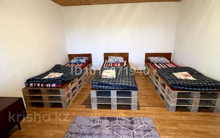 Жеке үй · 4 бөлме · 40 м², Карабая мусабайая 42б, бағасы: 4 000 ₸ в Бурабае — фото 2