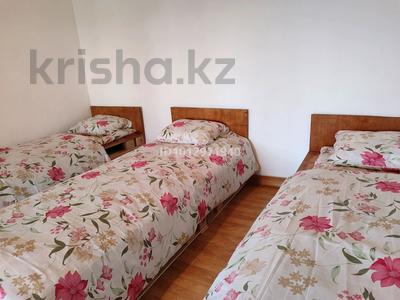 Дом · 4 комнаты · 40 м², Карабая мусабайая 42б за 2 000 ₸ в Бурабае