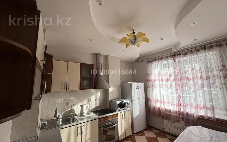 2-комнатная квартира · 70 м² · 4/36 этаж, Кабанбай батыра 11 за 350 000 ₸ в Астане, Есильский р-н — фото 2