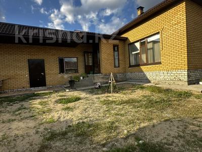 Отдельный дом · 4 комнаты · 163 м² · 10 сот., ул. Ануарбека Байжанбаева 3 за 120 млн ₸ в Семее, Красный Кордон