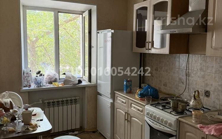 3-бөлмелі пәтер · 65 м² · 2/9 қабат, Строитель ш/а. 19, бағасы: 25 млн ₸ в Уральске, мкр Строитель — фото 2