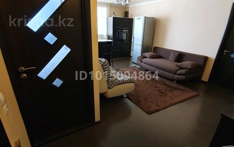 3-комнатная квартира · 50 м² · 9/9 этаж, мкр Юго-Восток, Гапеева за 22 млн ₸ в Караганде, Казыбек би р-н — фото 2