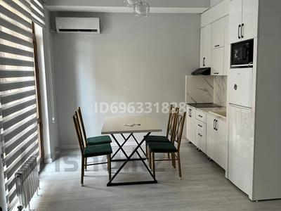 2-комнатная квартира · 60 м² · 1/3 этаж, Батырбекова 4/3 — Саттарханова за 15 000 〒 в Туркестане