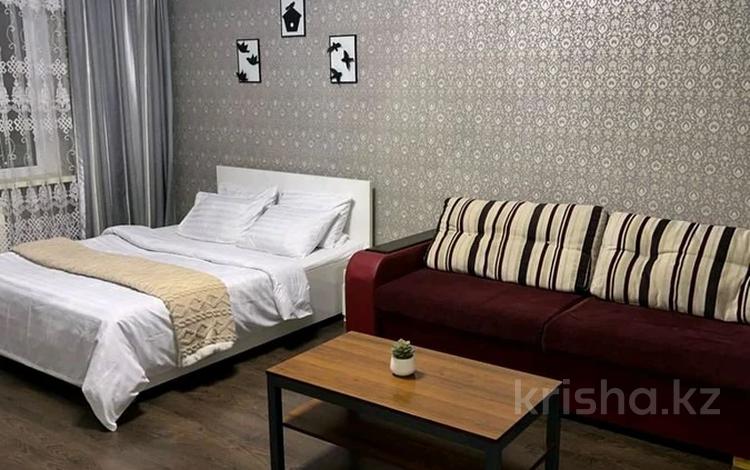 1-комнатная квартира, 60 м², 3 этаж посуточно, мкр Шугыла за 12 000 〒 в Алматы, Наурызбайский р-н — фото 6