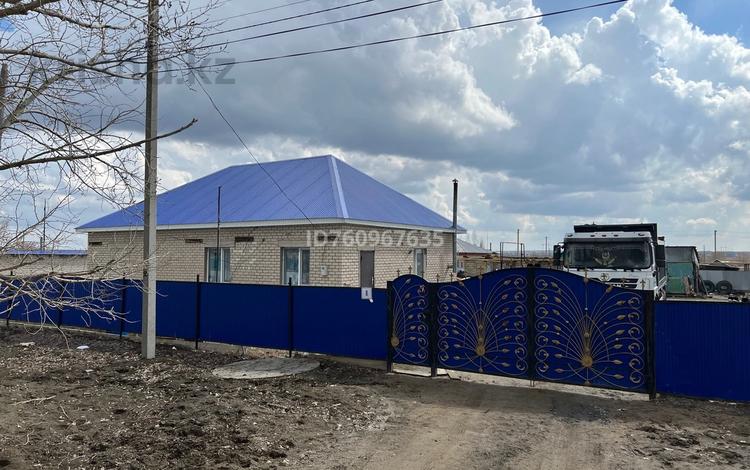 Отдельный дом · 3 комнаты · 120 м² · 27 сот., Центральная — Беккул баба за 19.5 млн 〒 в Актобе — фото 2