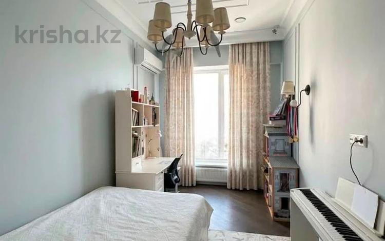 4-комнатная квартира · 163.5 м² · 6/10 этаж, Кабанбай Батыра за 166 млн ₸ в Алматы, Медеуский р-н — фото 2