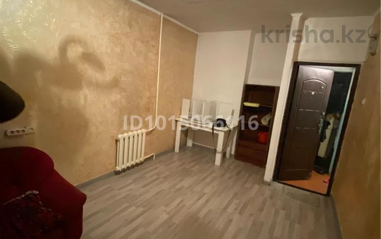 1-бөлмелі пәтер · 13.5 м² · 4/5 қабат, Абая 18 — Титова, бағасы: 6 млн ₸ в  — фото 2
