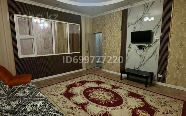 2-комнатная квартира · 56 м² · 6/10 этаж, 29-й мкр 220 — ТЦ Аккала мол, Гостиница Нур Плаза, ТЦ Мангистау, Рынок Сары Базар за 10 000 〒 в Актау — фото 2