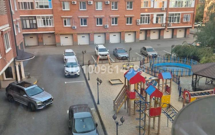 3-бөлмелі пәтер · 123 м² · 3/7 қабат, Назарбаева 233/1 — С гаражом, бағасы: 74 млн ₸ в Уральске — фото 2