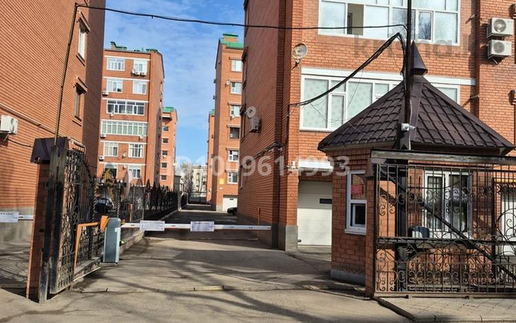 3-бөлмелі пәтер · 123 м² · 3/7 қабат, Назарбаева 233/1 — С гаражом, бағасы: 70 млн ₸ в Уральске — фото 12
