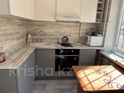 2-бөлмелі пәтер · 45 м² · 1/5 қабат, Жаңа қала ш/а., Ул Ержанова, бағасы: 16.5 млн ₸ в Караганде, Казыбек би р-н
