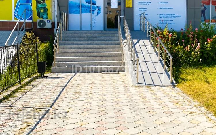 Еркін, кеңселер, дүкендер мен бутиктер, қоғамдық тамақтану орны, сұлулық салондары, медорталықтар мен дәріханалар, білім орталықтары, ойын-сауық · 68 м², бағасы: 35 млн ₸ в Атырау, мкр Привокзальный-3 — фото 2
